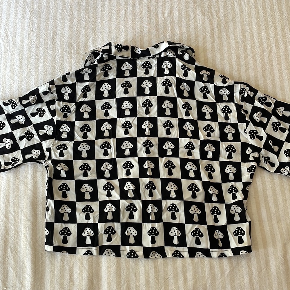 TAGS STILL ON! Forever21 Funky Button Up Top! - Picture 2 of 6